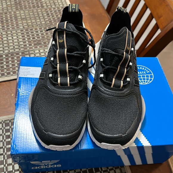 Adidas NMD V3 women’s size 7 - Picture 3 of 6